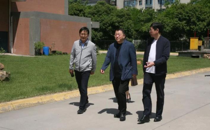 350vip8888新葡的京集团股份董事长邢雅江慰问一线生产员工