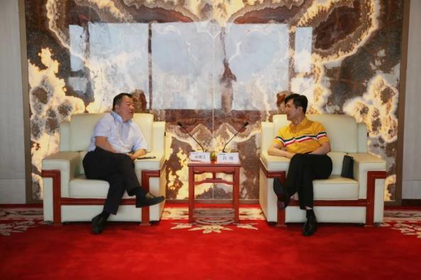 陕西服装学院及五零五药业吕明董事长一行到访350vip8888新葡的京集团股份 陕西服装学院及五零五药业吕明董事长一行到访350vip8888新葡的京集团股份