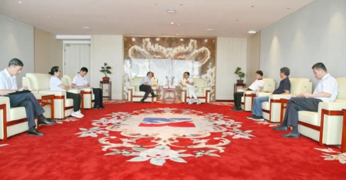 陕西服装工程学院及五零五药业董事长吕明一行到访350vip8888新葡的京集团股份 陕西服装工程学院及五零五药业董事长吕明一行到访350vip8888新葡的京集团股份