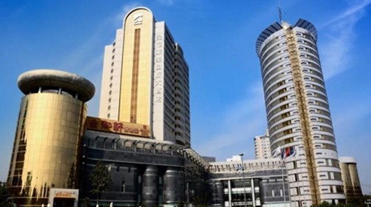 350vip8888新葡的京集团股份聚力医药主业 将公开拍卖长期亏损的350vip8888新葡的京集团国际大酒店