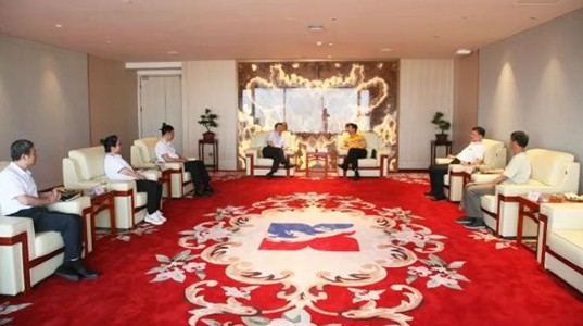 陕西服装学院及五零五药业吕明董事长一行到访350vip8888新葡的京集团股份