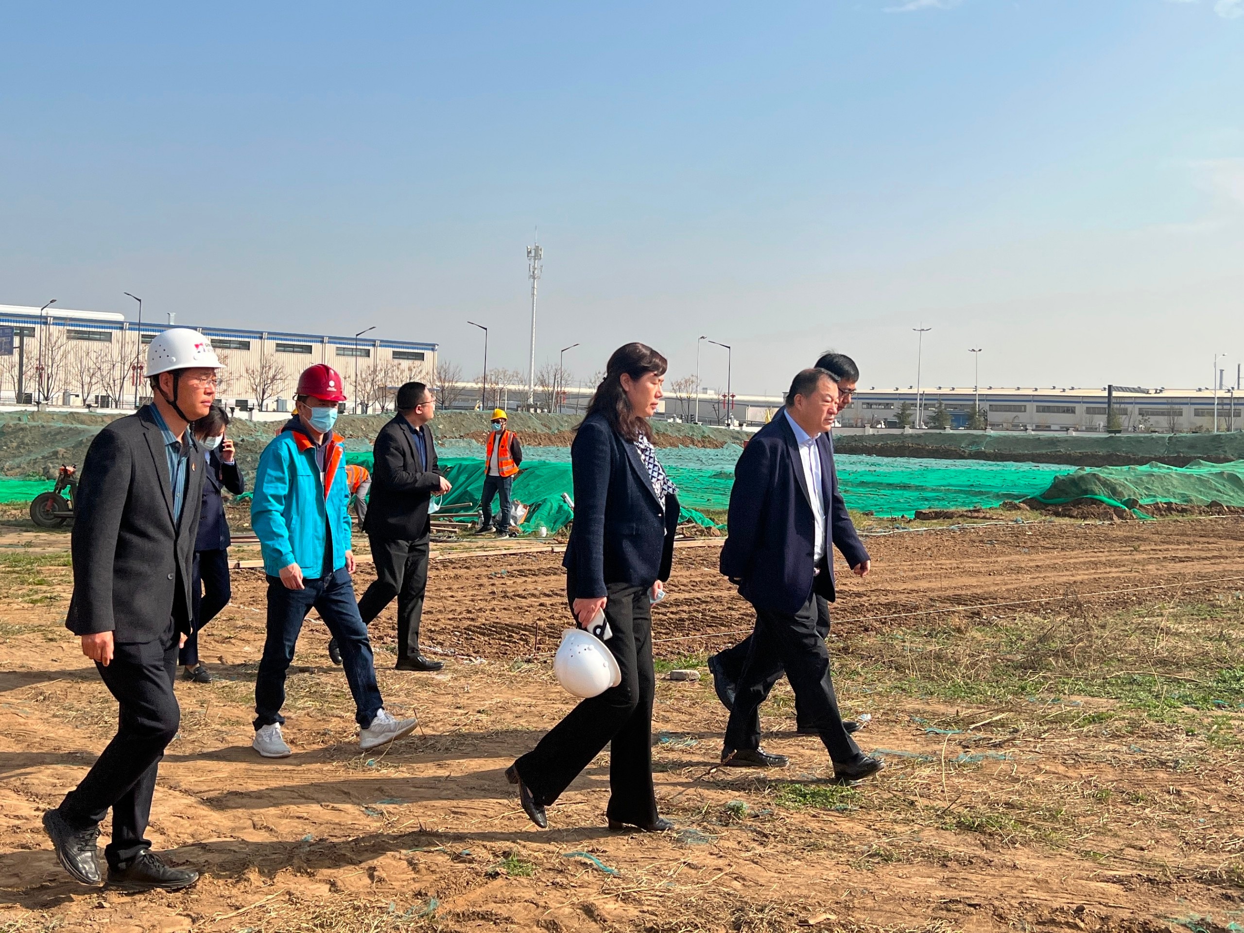 西安高新区观摩团走进350vip8888新葡的京集团股份制药厂搬迁扩建项目