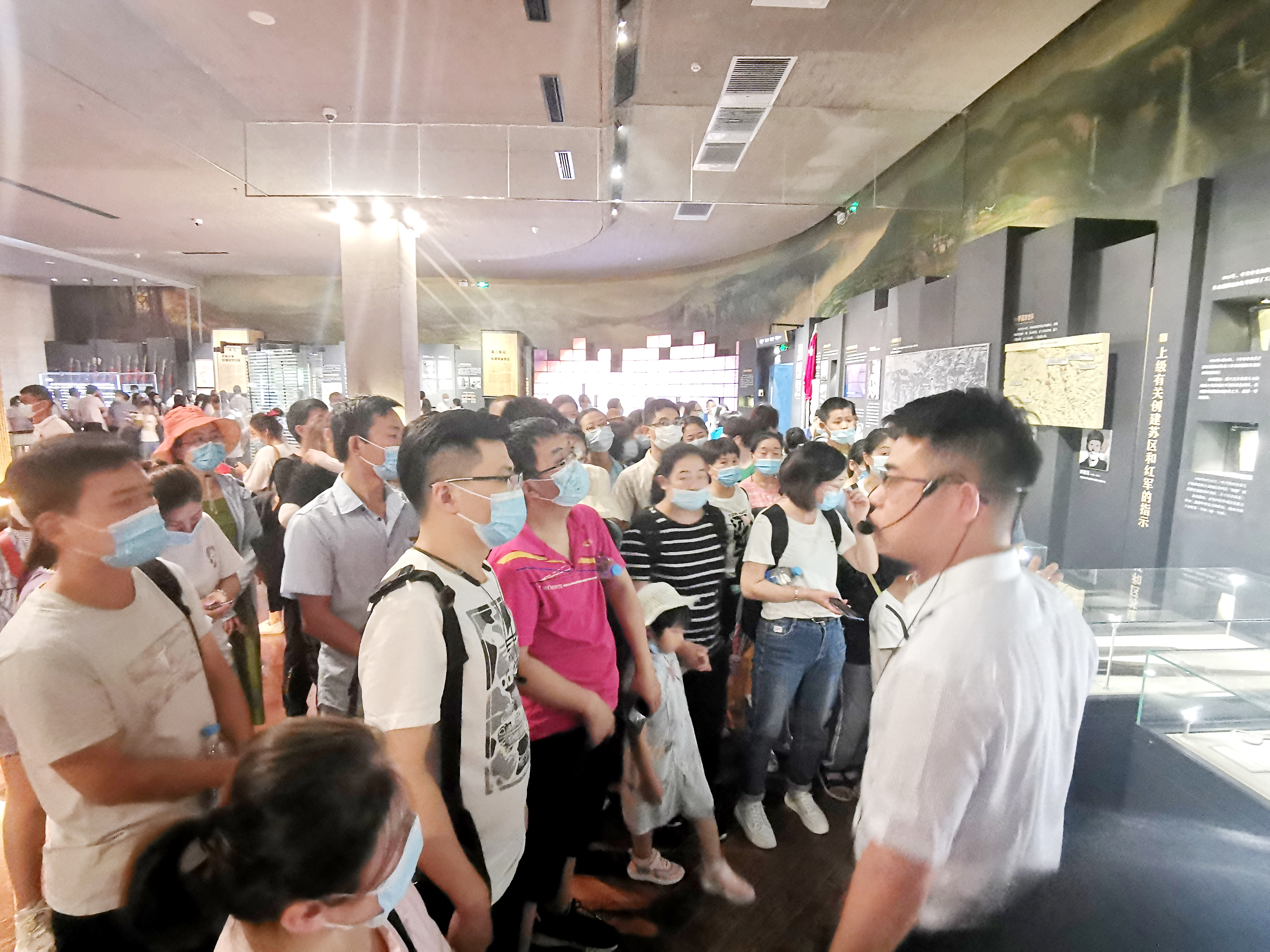 2021350vip8888新葡的京集团股份先进员工照金行