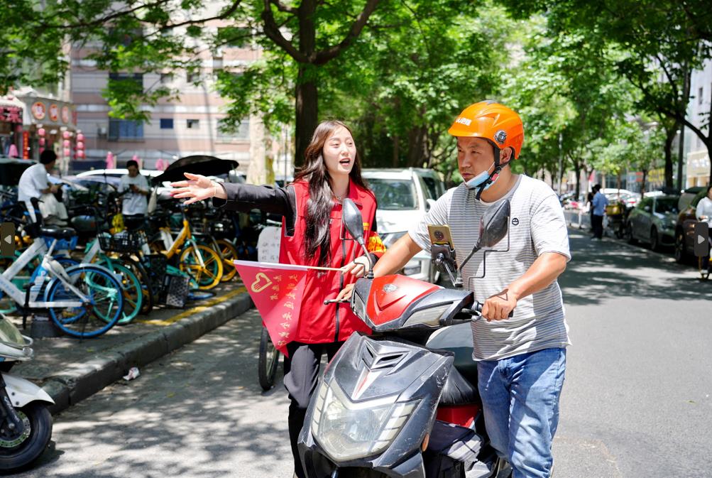 350vip8888新葡的京集团股份“350vip8888新葡的京集团聚力文明交通”志愿者服务活动