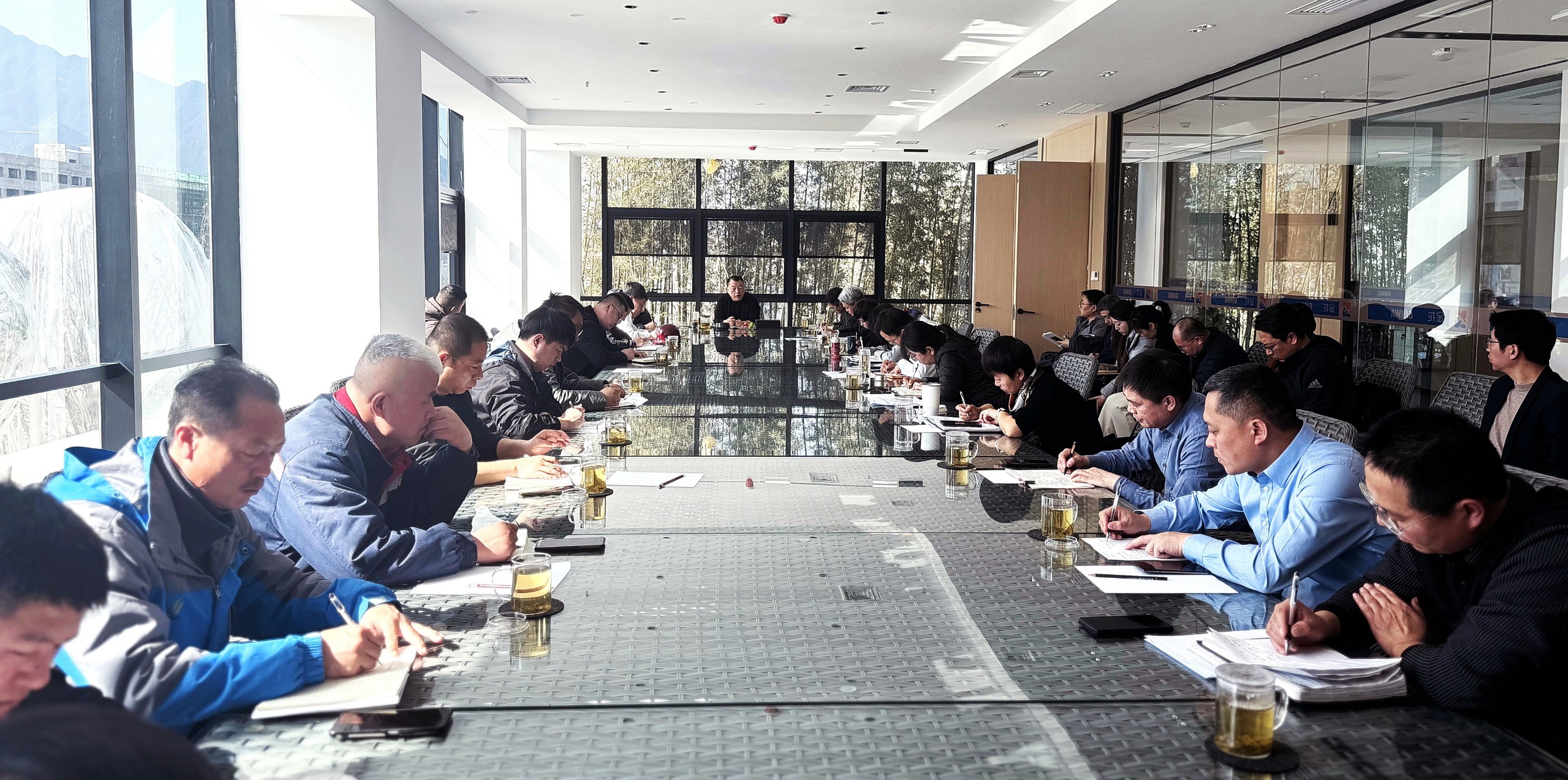 350vip8888新葡的京集团股份董事长邢雅江携经营管理团队一行对草堂项目施工现场进行全面巡查