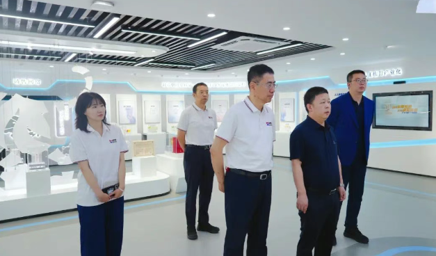 汉中经济技术开发区党工委副书记、管委会主任王学忠一行莅临350vip8888新葡的京集团股份考察座谈